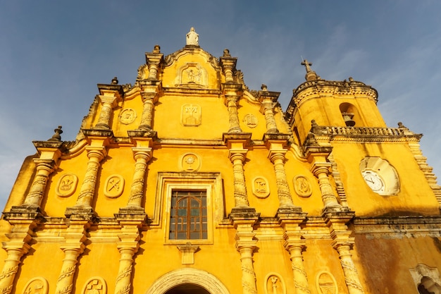 Ciudad de Leon, Nicaragua, iglesia la recoleccion. Iglesia