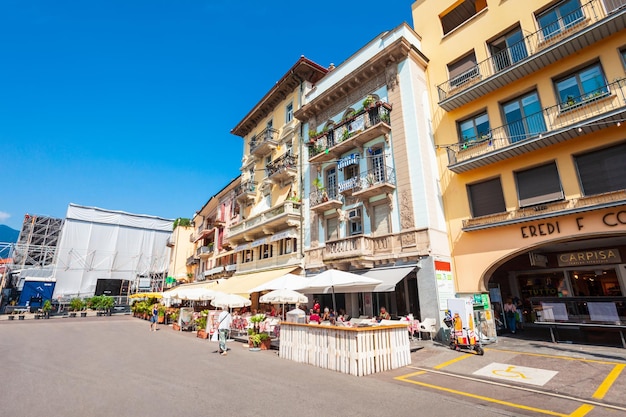 Ciudad de Locarno en el lago Maggiore