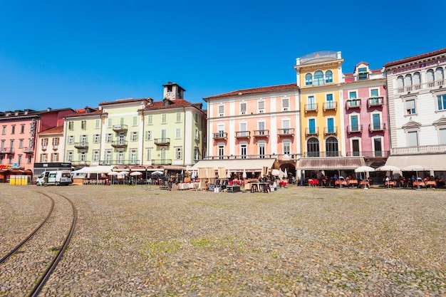 Ciudad de Locarno en el lago Maggiore