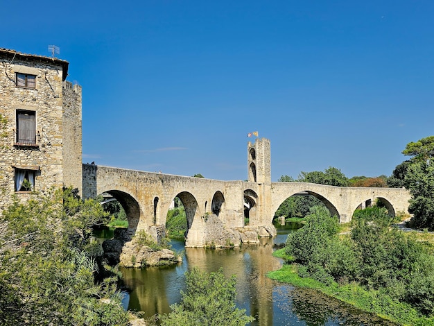 La ciudad medieval de Besalu en La Garrotxa, Girona, Cataluña