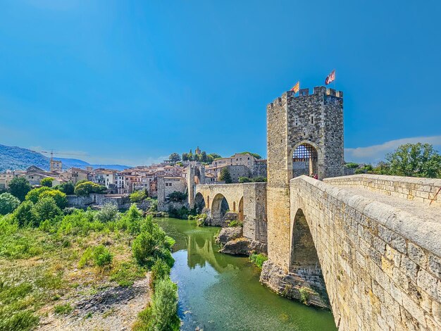 La ciudad medieval de Besalu en La Garrotxa, Girona, Cataluña