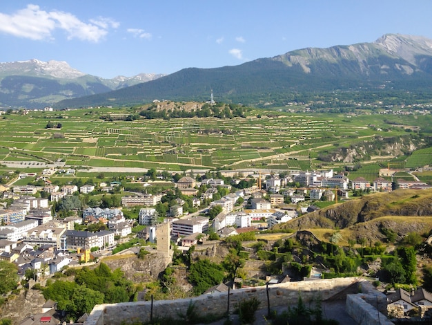 ciudad medieval Sion y viñedos, cantón Valais