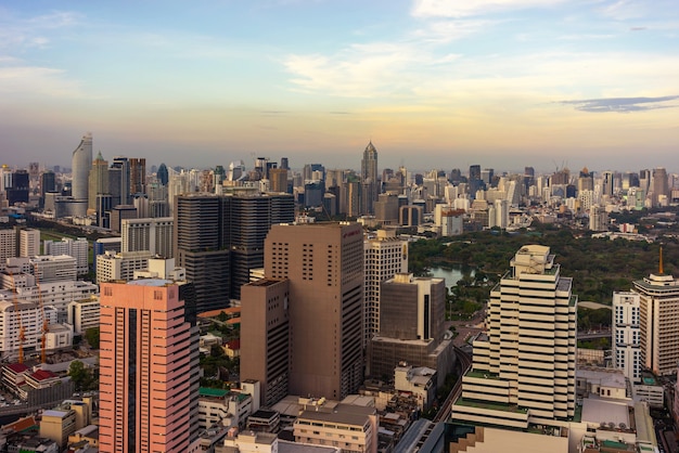 Ciudad metropolitana de Bangkok, el centro de la ciudad, el horizonte urbano de Tailandia - Paisaje urbano de la ciudad de Bangkok, Tailandia