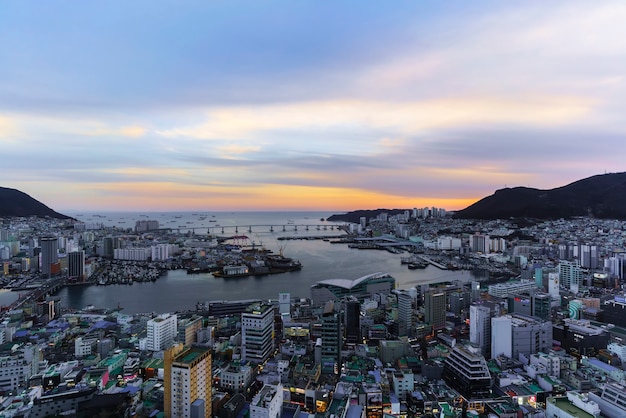 Ciudad metropolitana de Busan, Corea del Sur 17 de febrero de 2018 Hermoso paisaje desde la Torre de Busan