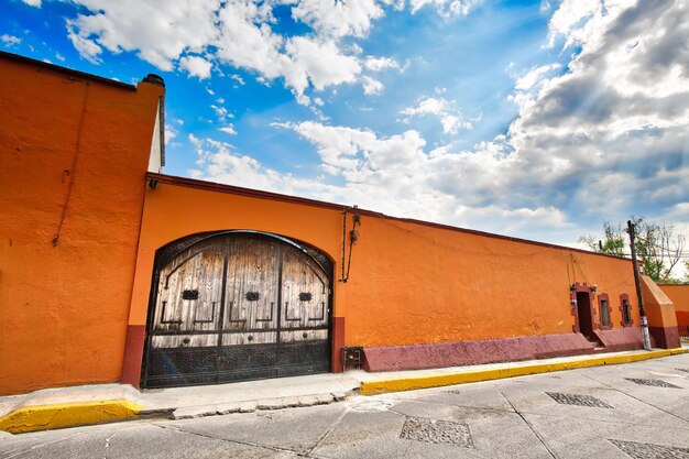 Ciudad de México Tepotzotlán calles y coloridos edificios cerca de la plaza central