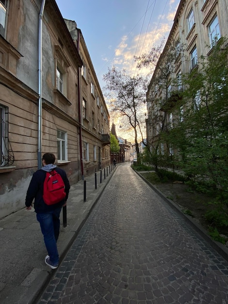 La ciudad moderna de lviv en ucrania occidental con arquitectura europea antigua