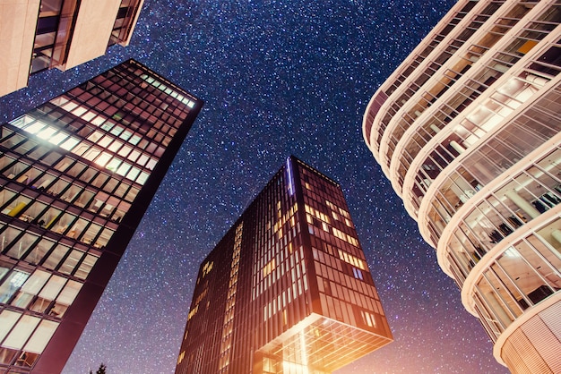 Ciudad de noche Dusseldorf. Alemania.