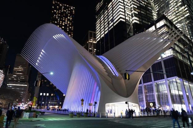 Ciudad de Nueva York, Estados Unidos, 26 de noviembre de 2023 World Trade Center o Oculus Edificio de arquitectura moderna al aire libre