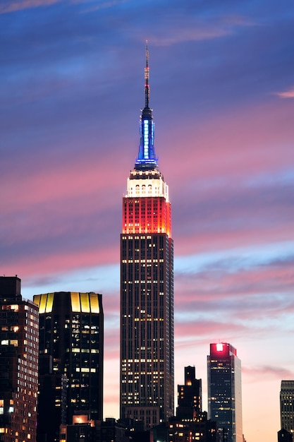 CIUDAD DE NUEVA YORK, NY - 4 DE JULIO: Primer del Empire State Building el 4 de julio de 2011 en la ciudad de Nueva York. El Empire State Building es un hito de 102 pisos y fue el edificio más alto del mundo durante más de 40 años.