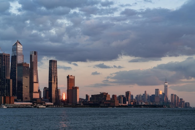 Ciudad de Nueva York en la tarde nublada