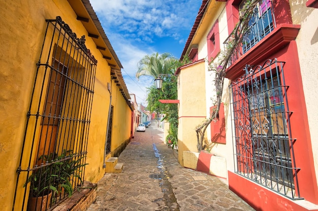 Ciudad de Oaxaca México Pintorescas calles de la ciudad vieja y coloridos edificios coloniales en el centro histórico de la ciudad