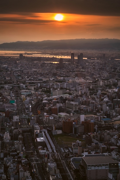 Ciudad de osaka y el horizonte