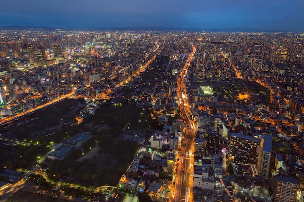 Ciudad de osaka y el horizonte