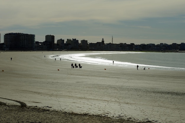 Ciudad en el paseo marítimo