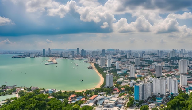 una ciudad con una playa y una ciudad en el fondo