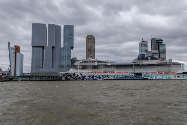 Foto la ciudad de rotterdam en los países bajos