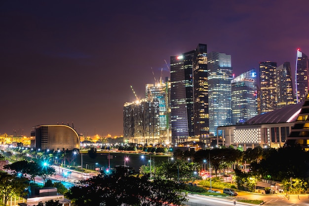 Ciudad de Singapur en la noche