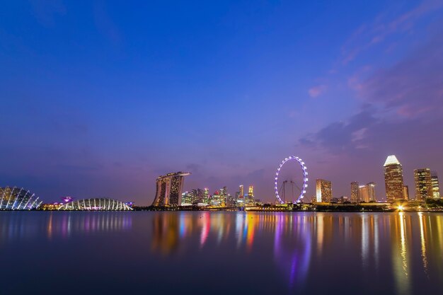 Foto ciudad de singapur en la noche