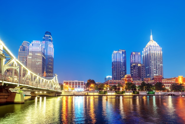 Ciudad de Tianjin, China, vista nocturna