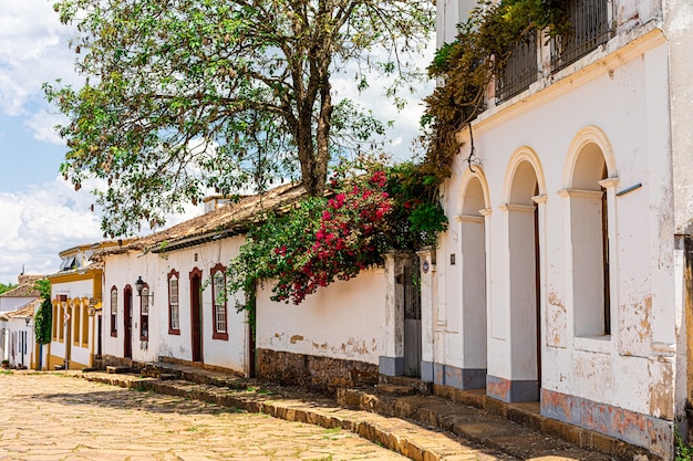 Ciudad de Tiradentes, con calles, callejones y coloridas casas coloniales