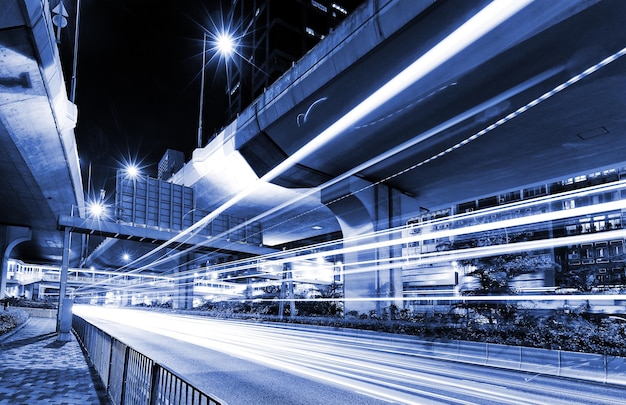 ciudad urbana con luz de coche