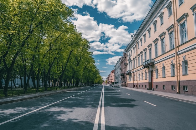 Una ciudad vacía sin gente. Calle del centro histórico de San Petersburgo. San Petersburgo. Rusia