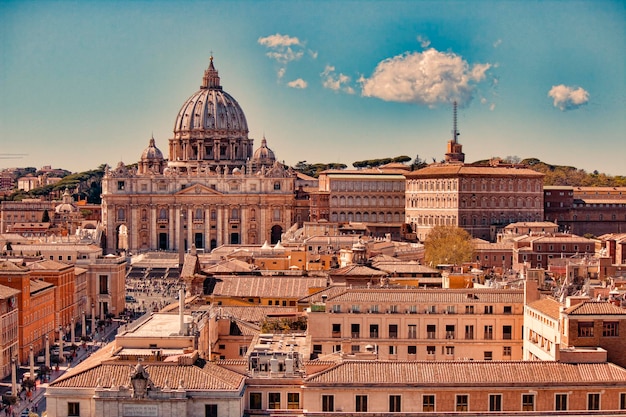 Ciudad del Vaticano. Basílica de San Pedro. Vista panorámica de Roma y la Basílica de San Pedro, Italia.