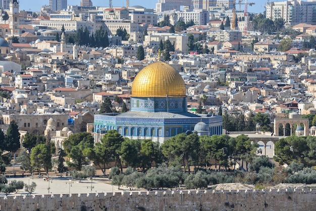 Ciudad Vieja de Jerusalén con el Monte de los Olivos