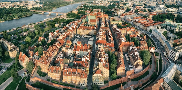 Ciudad vieja en panorama de Varsovia