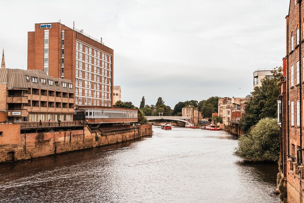 Ciudad de York con el río Ouse en York, Reino Unido.