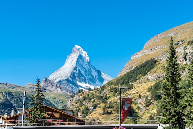 Ciudad de Zermatt con Matterhorn