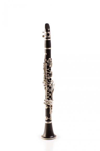 Clarinete preto isolado no branco