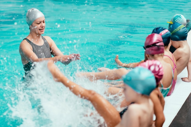 Clase de natación para niños