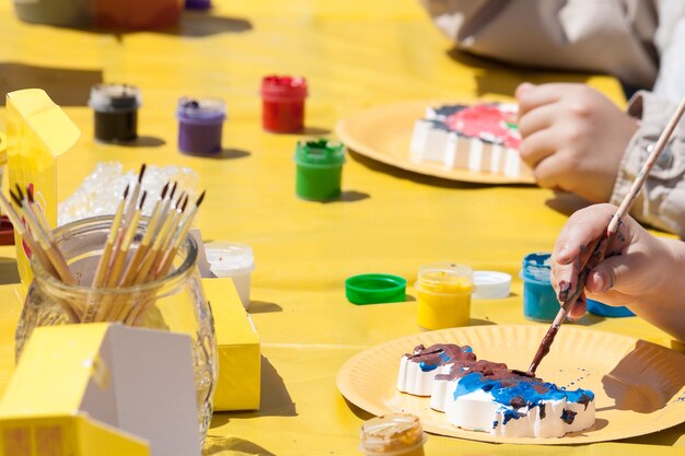 Clases de dibujo artístico para niños al aire libre