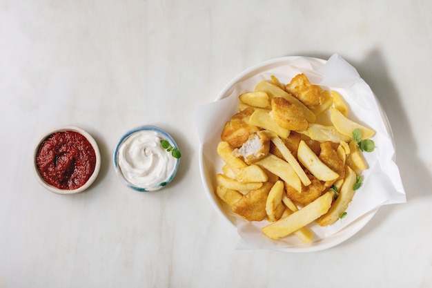 El clásico pescado con patatas fritas