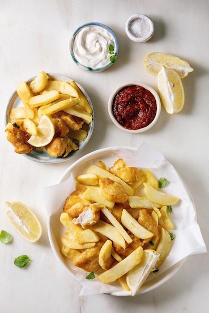 El clásico pescado con patatas fritas