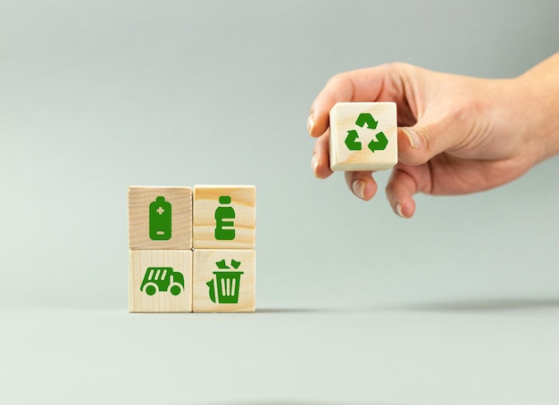 Clasificación del concepto de reciclaje de basura vertedero de basura limpiar el día de la tierra del planeta