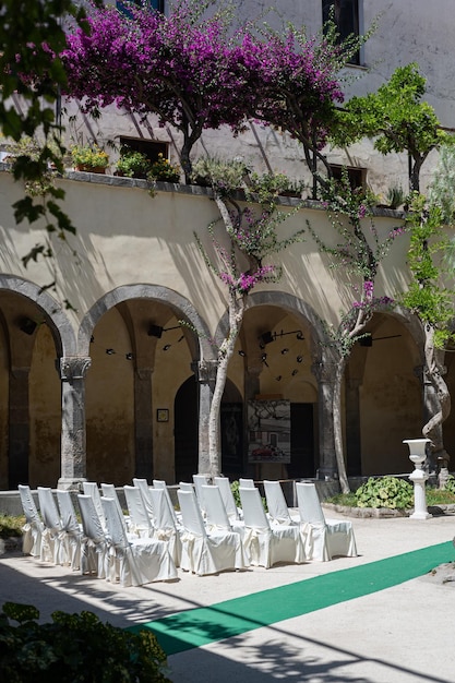 Claustro de San Francesco O pátio do antigo mosteiro católico