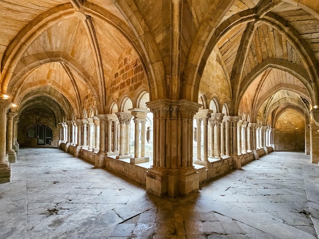 Claustro do mosteiro de Santa Maria la Real em Aguilar de Campoo, província de Palencia