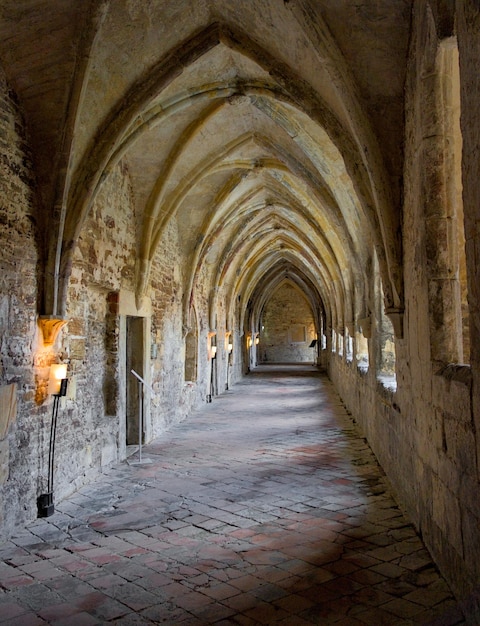 El claustro en un monasterio medieval