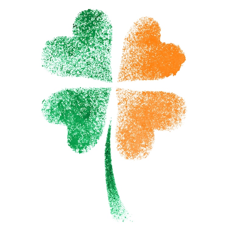Foto clavo irlandés de cuatro hojas estarcido con los colores de la bandera de irlanda