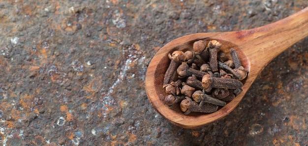 Clavos en una textura.