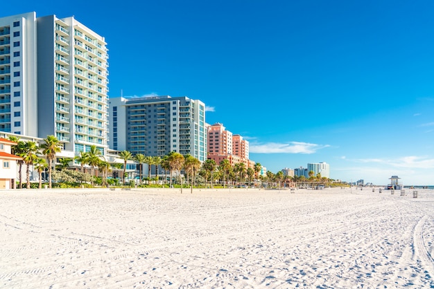 Clearwater Strand mit schönem weißem Sand in Florida USA