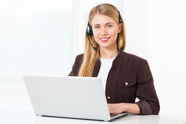 Cliente operador laptop secretaria atractivo consultor negocio