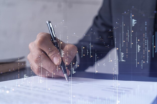 Un cliente con ropa formal está firmando el contrato para invertir dinero en el mercado de valores Concepto de gestión de patrimonio y comercio por Internet Forex y gráfico de holograma financiero sobre el escritorio