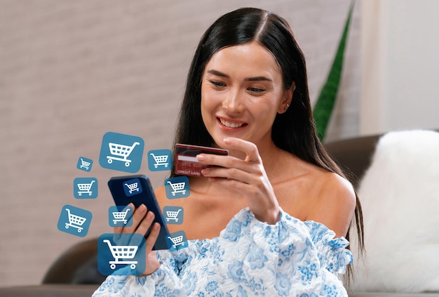 El cliente usa un dispositivo de control de vestido azul, abre una aplicación de comercio electrónico, cybercash.