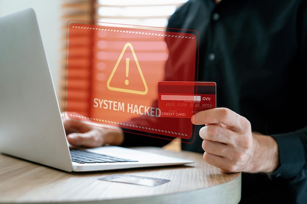 Clientes inteligentes cartão de crédito hackeado consumidor tentando corrigir o problema cybercash