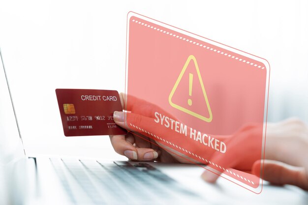 Clientes inteligentes tarjeta de crédito hackeada consumidor tratando de solucionar el problema dinero cibernético