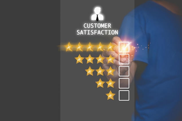 Los clientes pueden calificar la experiencia de servicio en línea. Concepto de encuesta de retroalimentación de satisfacción. El usuario puede evaluar la calidad del servicio, lo que lleva a la clasificación de reputación de la empresa.