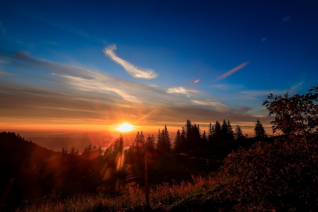 clima puesta de sol noche montaña mañana sol